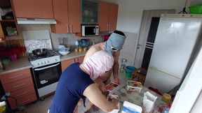 Hot amateur couple having fun in the kitchen. Sexy mom having breakfast in the bedroom, hairy pussy, big tits, big ass.