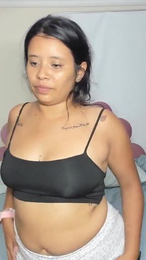 Two Girls Do a Show and Masturbate on Camera for Their Fans Live