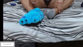 Brig_Sexi_Hot Monster slippers and socks hide itchy feet