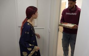 Arab Wife Fucks BBC Pizza Delivery Guy Instead of Paying