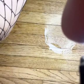 Squirtfest (Betsy makes a mess)