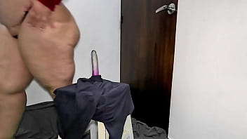 Madrastra Milf Culona jugando sexy mientras est&aacute_ sola