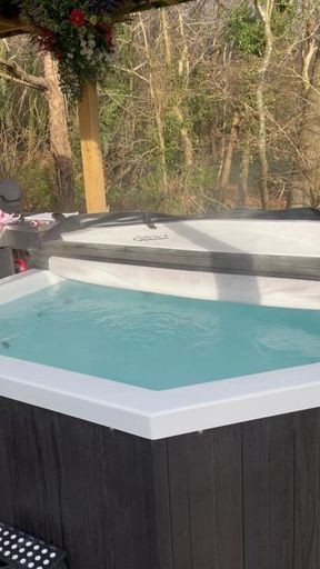 Hot 🔥 tub 🛀 fun in thee jacuzzi xxx