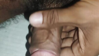 Hjemmelaget film av ung indisk trans homofil knuller egen rumpe