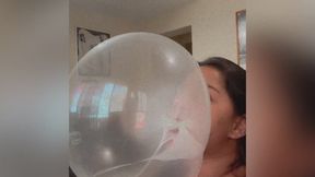 Super Bubble Gum: Bubble inside a bubble!
