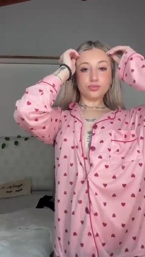 Cute teen exposes her onlyfans content