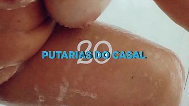 Coroa se depilando no banheiro enquanto corno do marido saiu para trabalhar.