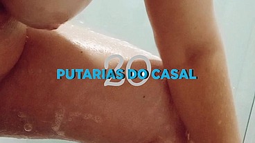Coroa se depilando no banheiro enquanto corno do marido saiu para trabalhar.