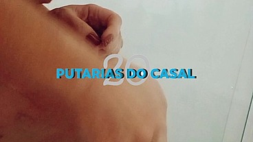 Coroa se depilando no banheiro enquanto corno do marido saiu para trabalhar.