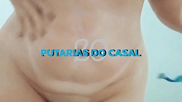 Coroa se depilando no banheiro enquanto corno do marido saiu para trabalhar.
