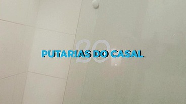Coroa se depilando no banheiro enquanto corno do marido saiu para trabalhar.