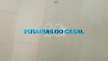 Coroa se depilando no banheiro enquanto corno do marido saiu para trabalhar.
