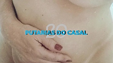 Coroa se depilando no banheiro enquanto corno do marido saiu para trabalhar.