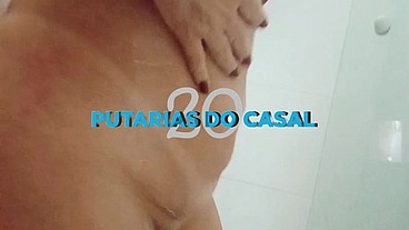 Coroa se depilando no banheiro enquanto corno do marido saiu para trabalhar.