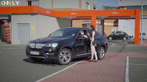 Cheerful Mia Evans enjoys the dick for being rich