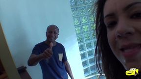 marido swingueiro leva esposa para um surpresa com ted e seus amigos - suzie slut