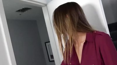 Handyman Fucks Insanely Hot Real Estate Agent