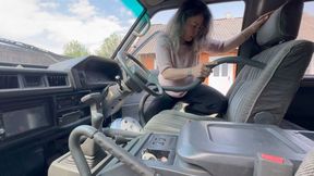 she cleans her van with blue vacuum cleaner av