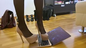Destruction of 1300$ Macbook Air