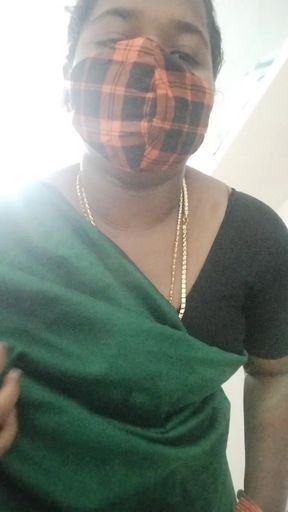 Dirty Tamil Aunty in Saree and Tight Blouse