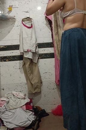 Priya Bhabi Washroom Clean Video