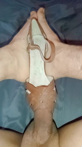 ESQUISTA UNLOADS ON SNEAKERS FROM NEIGHBORING CECY