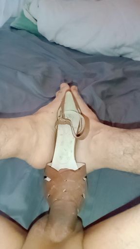 ESQUISTA UNLOADS ON SNEAKERS FROM NEIGHBORING CECY