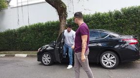 pagando o motorista com pica