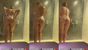 me masturbant dans les douches d’un spa public