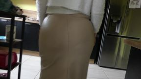 nini divine in a very tight dress!