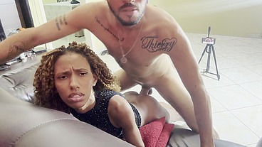 filha de 19 anos de meu patrão me deu o cuzinho dela no escritório do pai