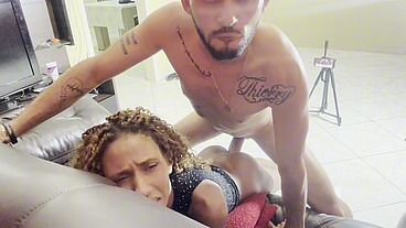 filha de 19 anos de meu patrão me deu o cuzinho dela no escritório do pai