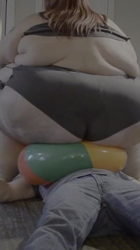 Spanxbeluga Smashes Beachballs on Matt
