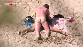 exhibitionist babe gets eaten and pounded on public beach