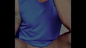 Hombre sexy y macho se deja exponer en internet por unos cuantos pesos