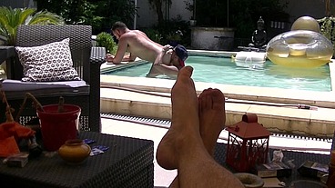 2271 mon pote Enzo RIMENEZ baisé par mon pote dans la piscinetrop bon de ...
