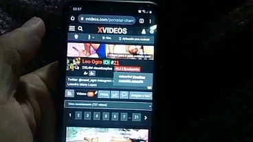 Fudendo minha meia-irmã no sofá dos nossos pais enquanto ela assistir o resumo do desfile de carnaval à tarde - Myllena Rios
