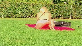 Milf Sunbathing Her Sexy Candid Feet (faceshot)