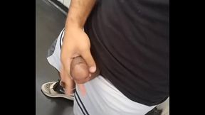 Coroa gozou bem ido com minha pica no rabo no banheiro da esta&ccedil_&atilde_o de Metr&ocirc_