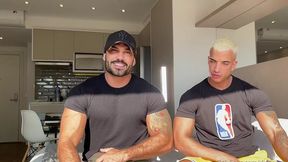 dividindo o gringo com o amigo