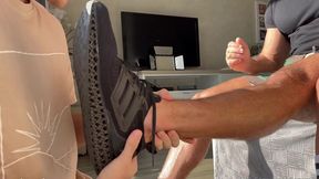 dividindo o gringo com o amigo