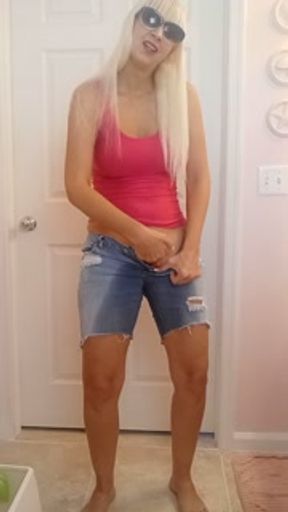 Peeing in my Jeans Shorts Makes me Wanna Cum