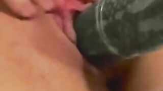 Perra Cachonda Jugando Con un Pepino