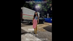 302 - Odette at arcade game 4K