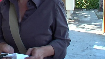 Asian MILF getting poundend