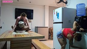 ENTEADA QUER TER RELA&Ccedil_AO NA COZINHA MAS O SEXO TERMINA NO QUARTO