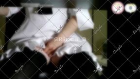 マネキンさんのお顔におしっこ噴射！