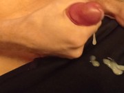 парень дрочит около старого радио