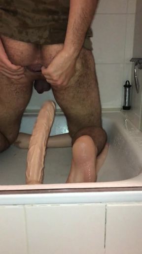 Xtreme giant dildo &amp; fist - xtra deep &amp; gaping