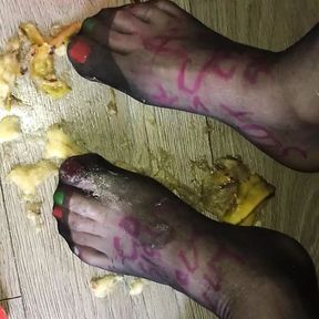 Cd sissy trans feet playing with banana